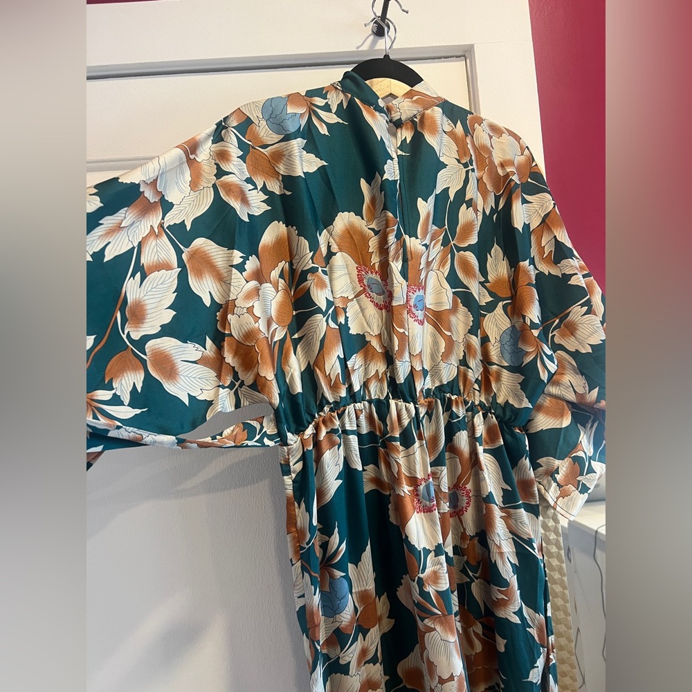 Lulu's Floral Jumpsuit - Women's Medium with Plunging Neckline & Waist Tie - Picture 7 of 7